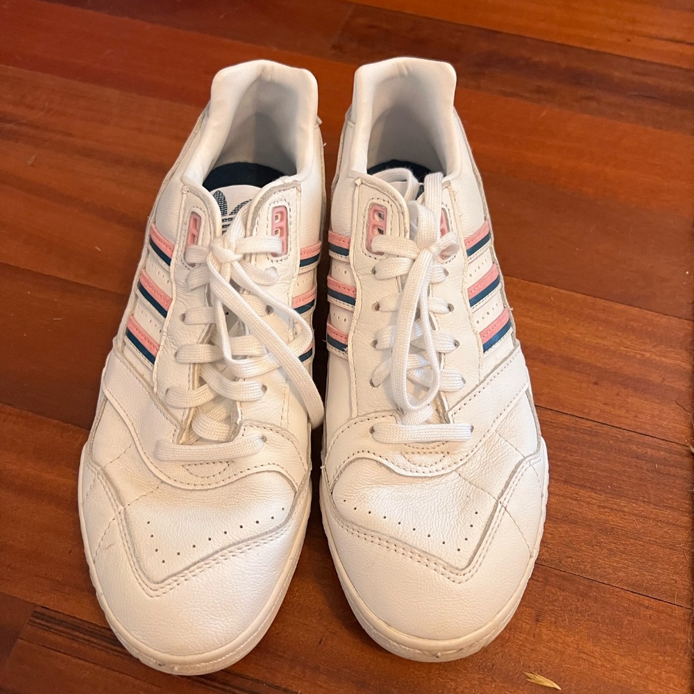 ADIDAS A.R. Trainer Sneakers – Cloud White / True Pink / Tech Mineral  Size: 7